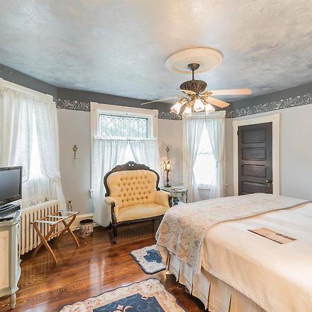 The Inn On Holly B&B Pitman Room photo