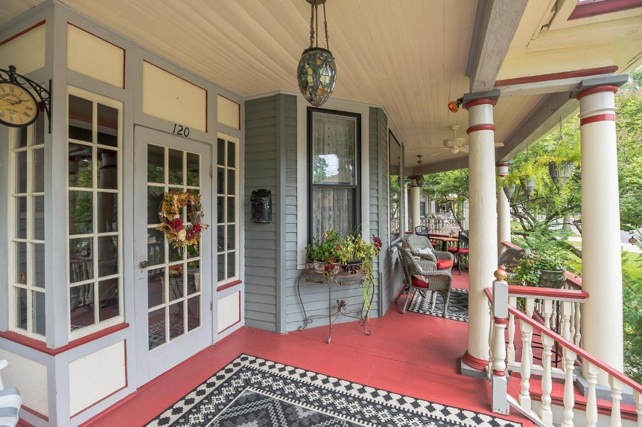The Inn On Holly B&B Pitman Exterior photo