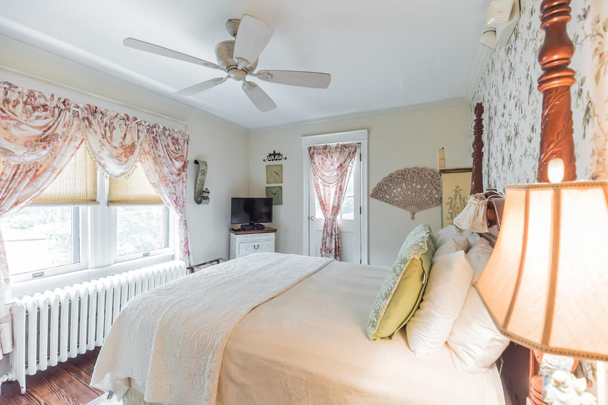 The Inn On Holly B&B Pitman Room photo